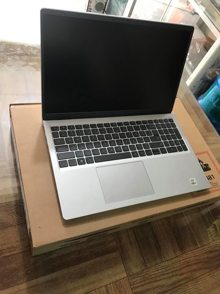 Laptop Dell 3551