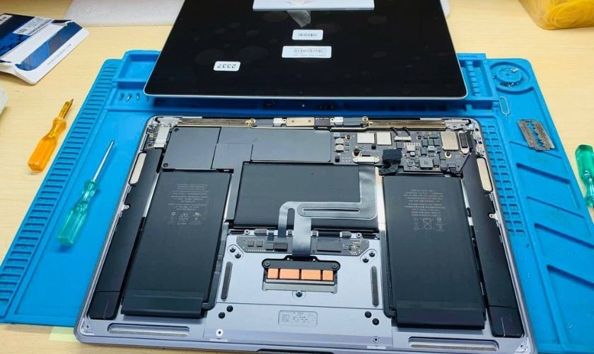 Sửa cap màn hình Macbook Pro tại Hà Nội uy tín – giá tốt nhất